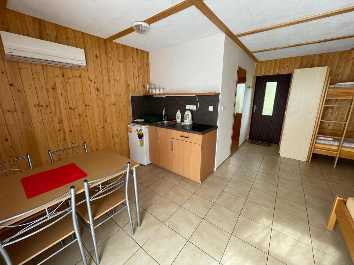 Hotel Rohanov Lhota nad Rohanovem Ngoại thất bức ảnh